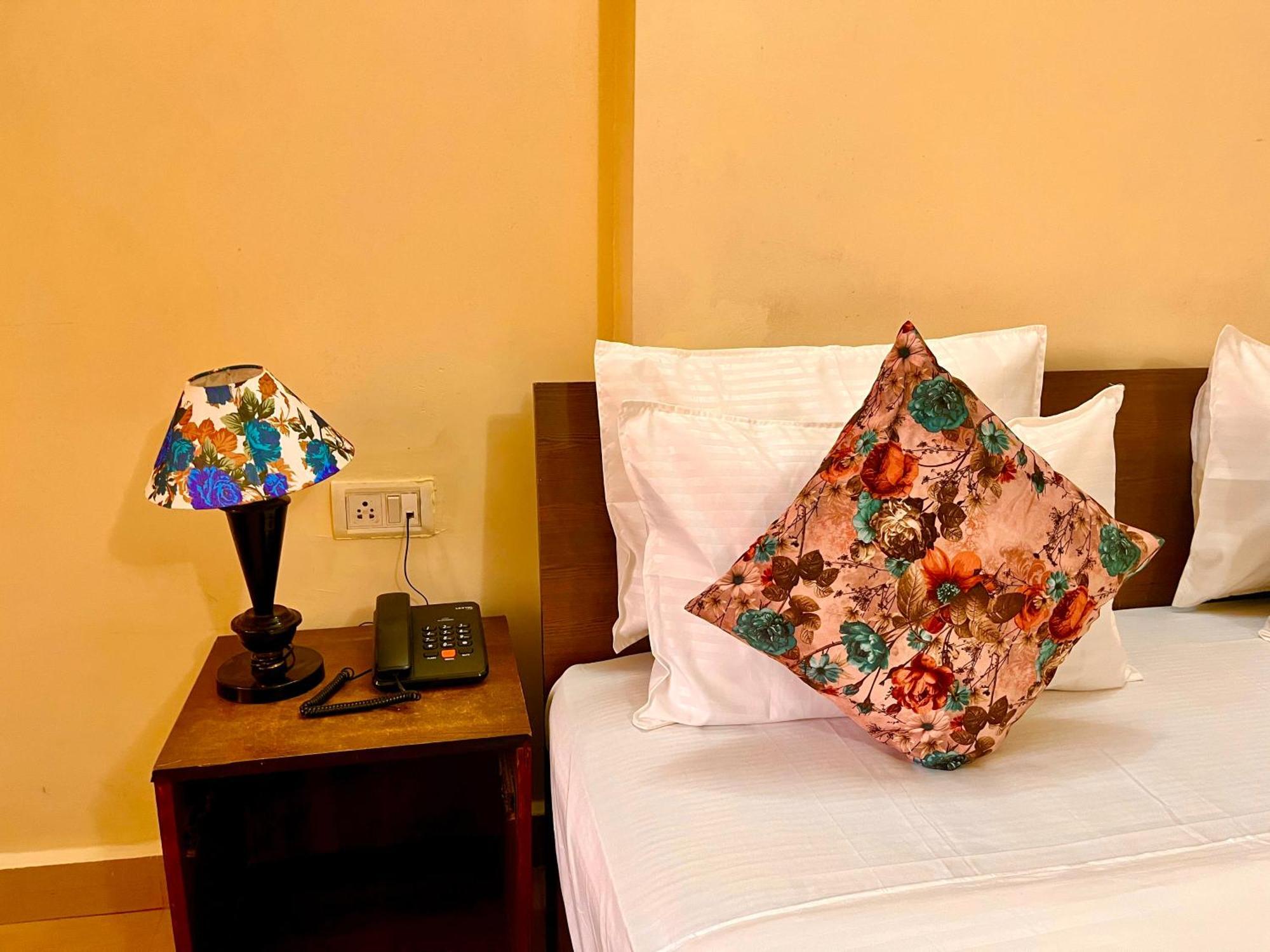 Summer Beach Resort, Goa - #Near Baga Beach #Swimming Pool #Garden #Bar #Lift #Premium Rooms #Property Of The Year #70565-84665 Calangute Exterior photo