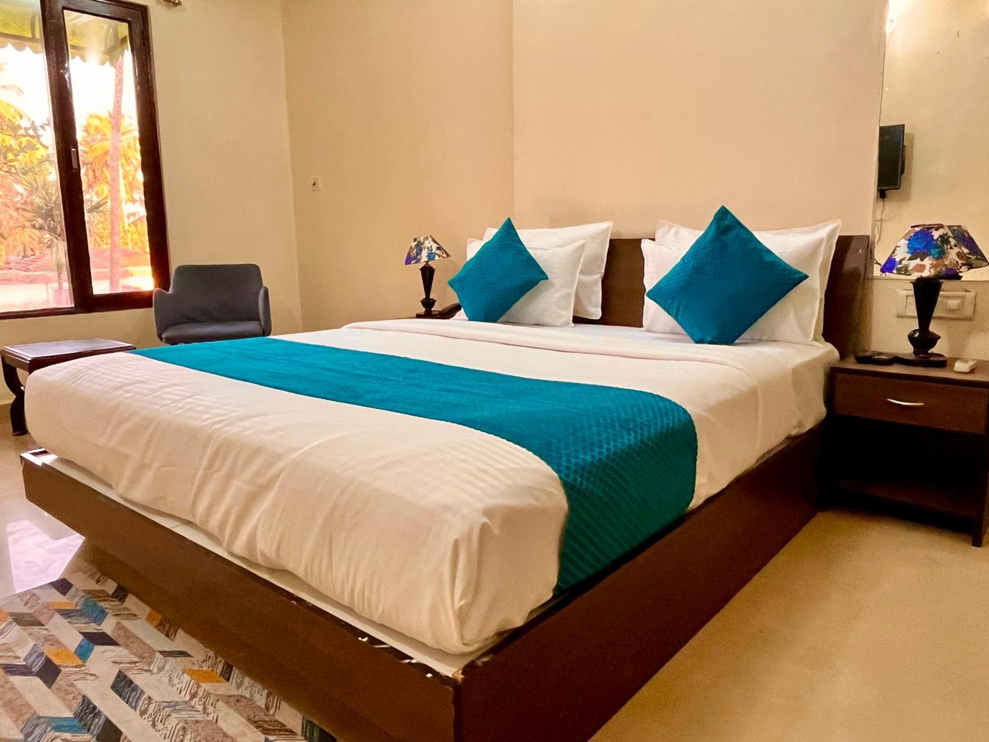 Summer Beach Resort, Goa - #Near Baga Beach #Swimming Pool #Garden #Bar #Lift #Premium Rooms #Property Of The Year #70565-84665 Calangute Exterior photo